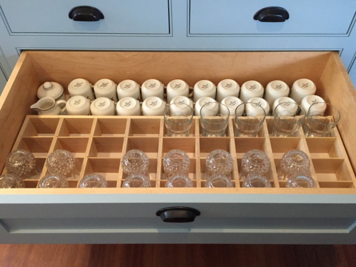 glassware drawer insert with targeted dividers